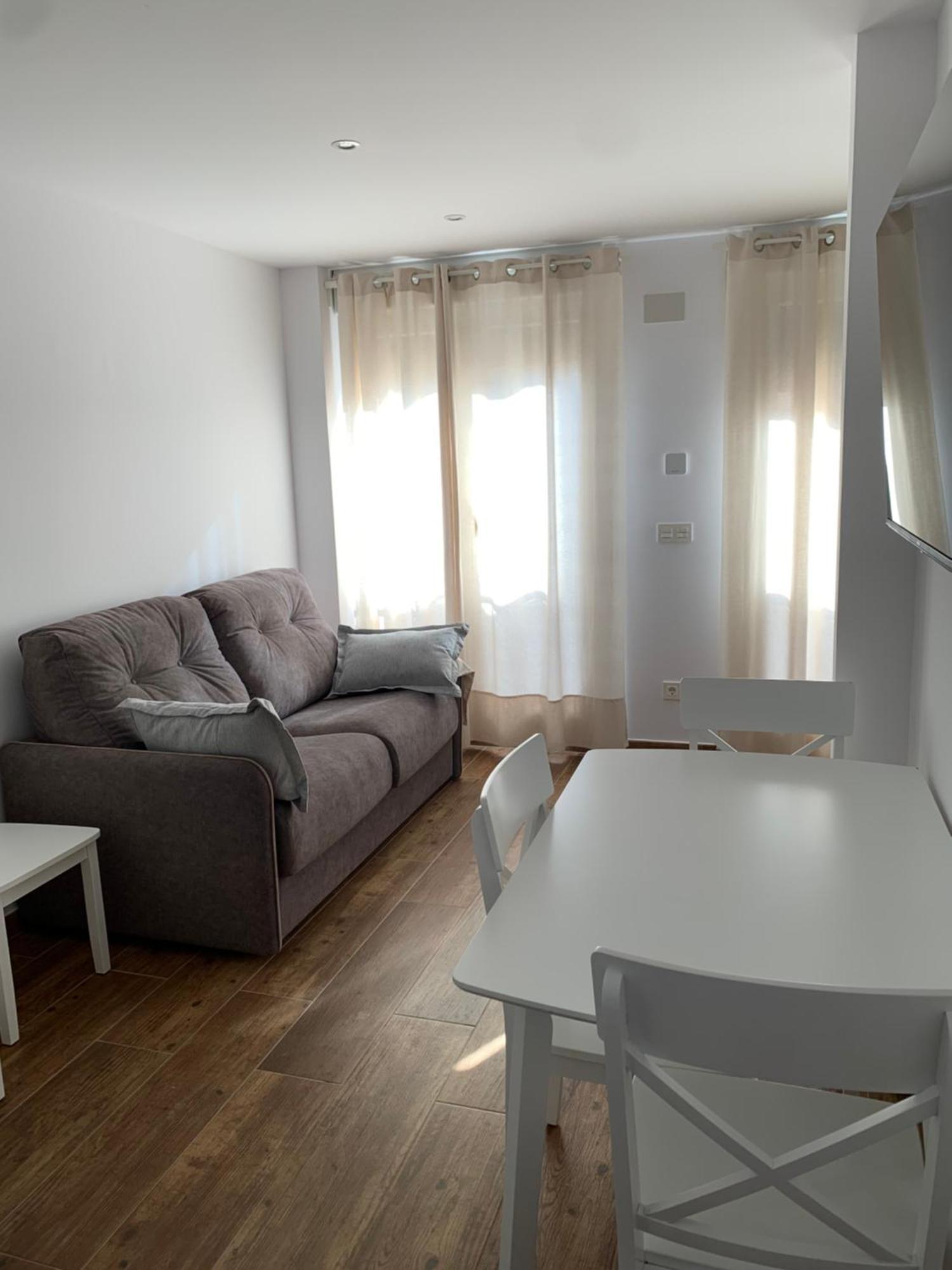 Apartamentos Lux Carrion Carrion De Los Condes Luaran gambar